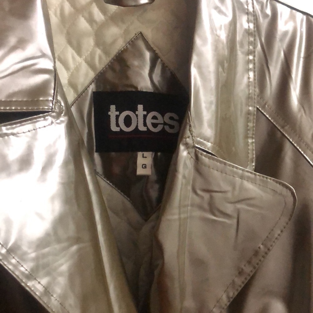 Tore Rain Coat. Large With Lining. Without Tag - image 4